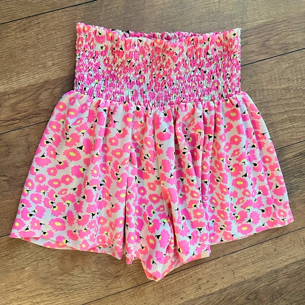 NWOT TCEC High Smocked Waist Shorts with bright pink flowers, size small